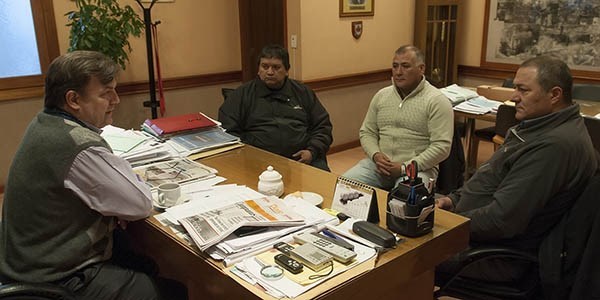 Proyectos. El intendente Pérez Catán recibió a las autoridades del Centro de excombatientes de Trelew.
