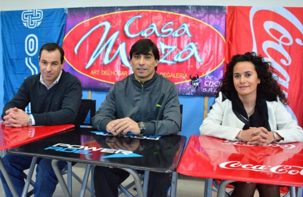 Gustavo Ibarra, flanqueado por Guillermo Williams (Casa Maza)  y Leila Pineda (Osde).