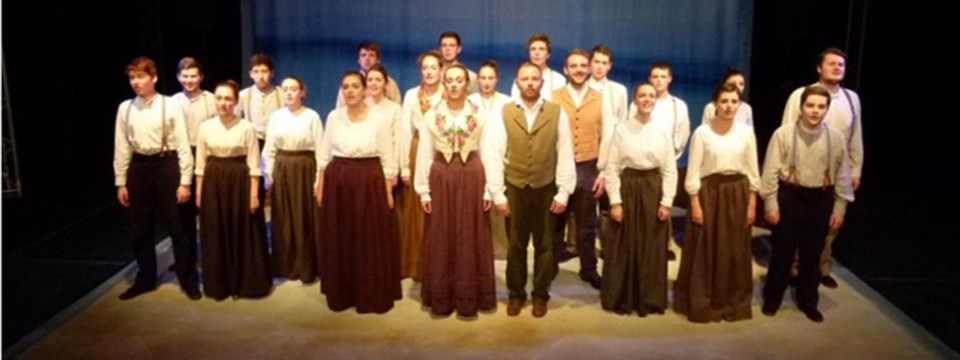 El elenco conformado por actores patagónicos y galeses se presenta esta noche en Puerto Madryn.