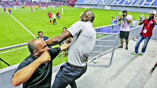 Wanchope se cruzó a las trompadas con un vigilador en las tribunas.