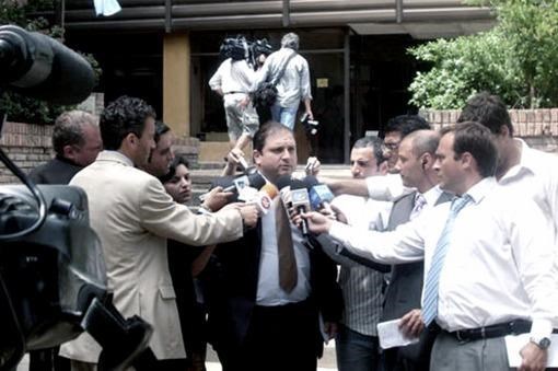 El fiscal Bidone dialogando con los medios.