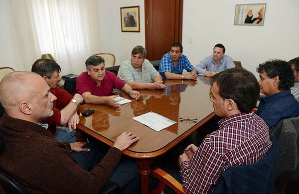 Mesa de diálogo. La cúpula provincial dialogó con los titulares de los principales gremios valletanos. 