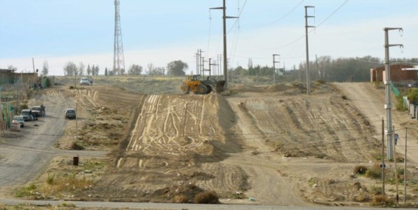 Obras del Promeba para electrificación, en Madryn.