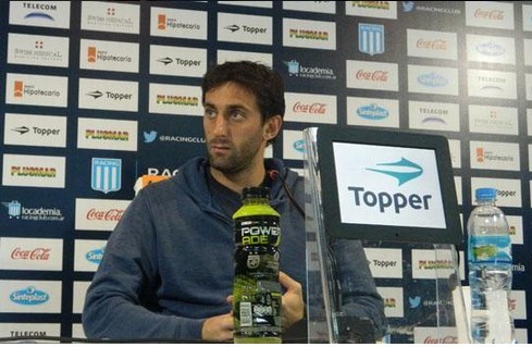 Milito habló en conferencia de prensa y dijo que todavía "están vivos".