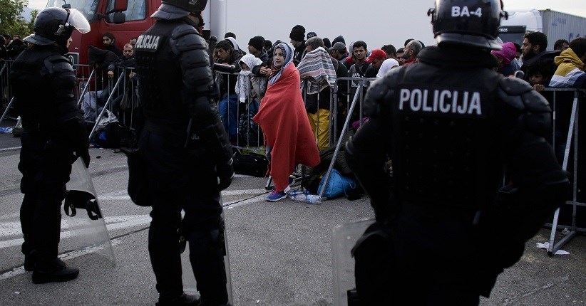 Croacia envió 20 mil refugiados a Hungría y Eslovenia.