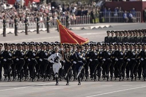 "Si todos los chinos decidiesen patear el suelo al mismo tiempo, el mundo la pasaría mal", dijo alguna vez Mao.