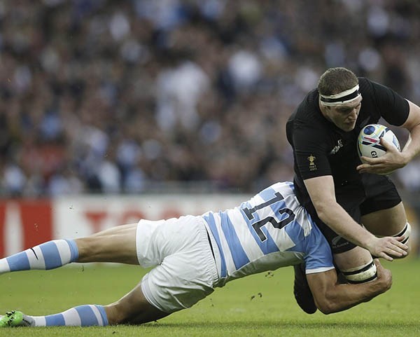 El tackle argentino fue una de las armas para frenar a los poderosos All Blacks. Los Pumas jugaron bien, pero no alcanzó para la hazaña.