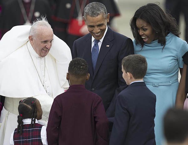 Todo un gesto. Obama recibió personalmente a Francisco a su arribo.