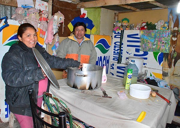 “Todo lo que puedan darnos es bienvenido”, dice Mónica desde el comedor del barrio Moreyra.