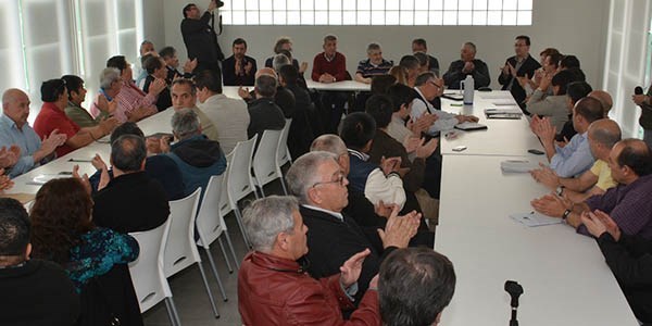 Das Neves armó una mesa de trabajo donde escuchó propuestas de comerciantes y oficiales retirados.