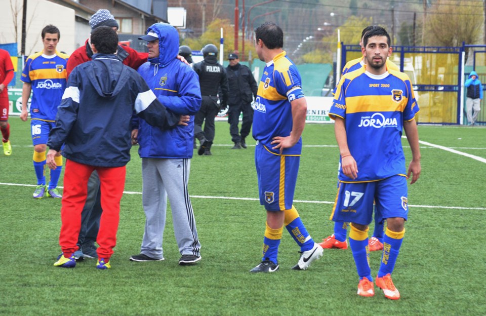 Con tres fechas de antelación y tras tres temporadas, Belgrano de Esquel descendió a la quinta categoría .