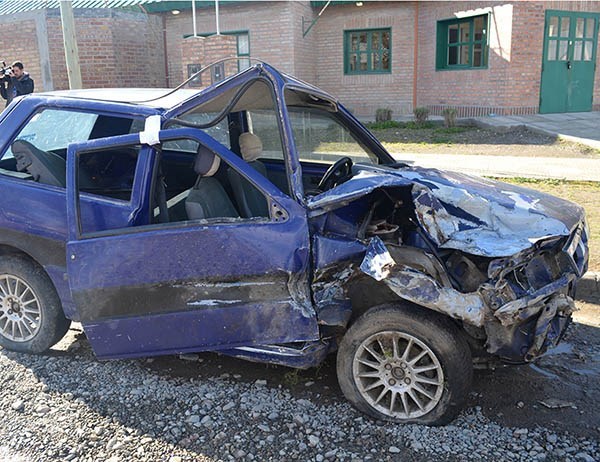 El automóvil luego del siniestro que protagonizó el conductor.