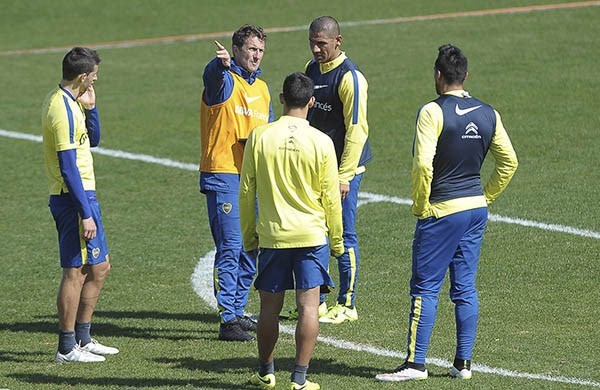 Arruabarrena preserva a Tevez y Lodeiro para el clásico en Avellaneda.