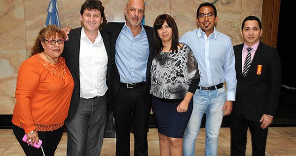Unidos y organizados. Restucha, Buzzi, Mendoza y otros referentes del peronismo de Gaiman, tras acordar.