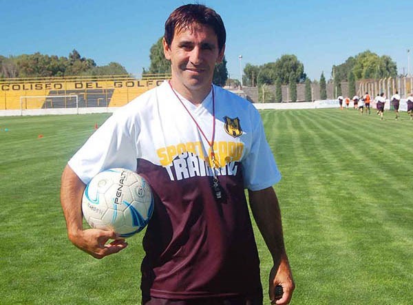 Jorge Izquierdo aspira a lograr un plantel competitivo para dar batalla por el único ascenso en juego.