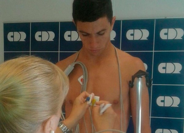 La revisión médica de "Nacho" Fernández antes de ser de River Plate. 