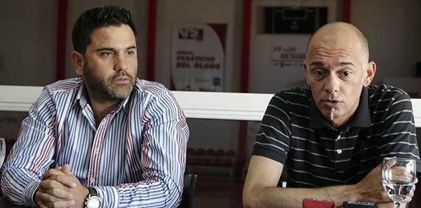 Gustavo “Flay” Álvarez, extécnico de Huracán, en conferencia de prensa junto a Pablo Mamet, presidente del “Globo”. Hoy asume el “Tigre” Aguilar.