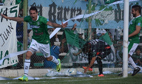 La AFA debe destinar fondos y financiar el torneo más integrador del país. Con el actual esquema, los clubes morirán indefectiblemente.