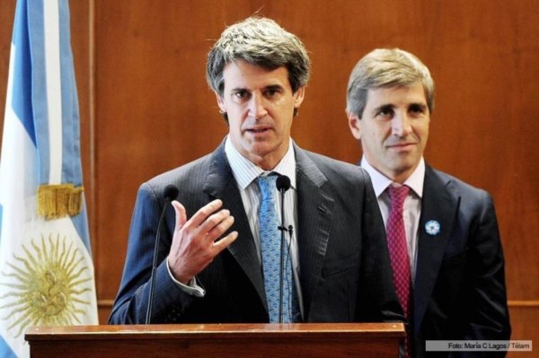 Alfonso y su secretario de Finanzas Luis Caputo; expeditivos con los acreedores...