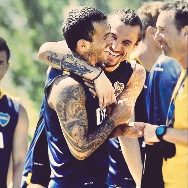 Hoy hubo fútbol en el entrenamiento, los titulares le ganaron a la reserva por 3 a 0. Los goles fueron de Tévez, Osvaldo y Tobio.
