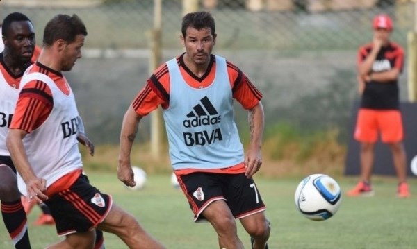 Rodrigo Mora resolvió su problema personal y podrá jugar ante Boca.