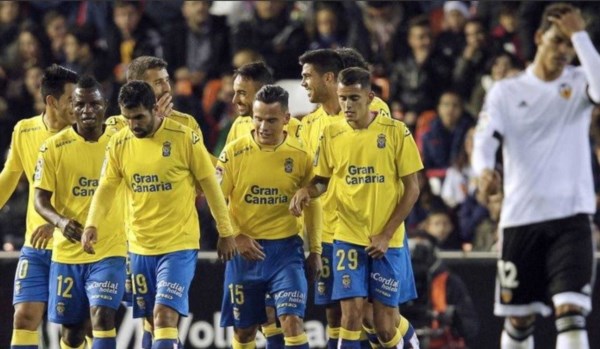 El Valencia volvió a rozar el ridículo empatando en casa ante Las Palmas.