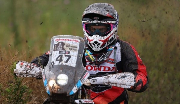 Kevin Benavides terminó segundo en la tercera etapa del Dakar y logró el mejor resultado para un argentino en motos.