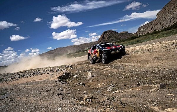 Sebastien Loeb gana la quinta etapa y se afianza como líder de los autos en el Dakar.