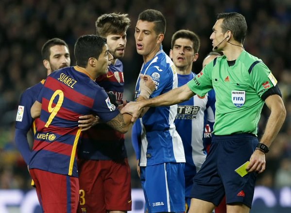 Suspendieron a Luis Suárez por provocar los incidentes ante el Espanyol.