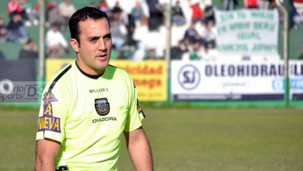 Vélez - Boca se jugará el sábado 18:05 hs con arbitraje de Fernando Espinoza.