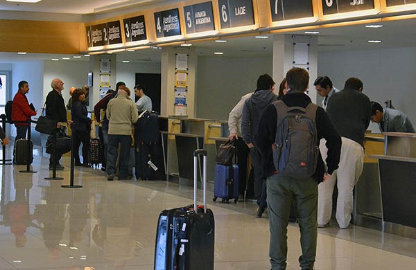 Problema. Los pasajeros tuvieron paciencia hasta que la empresa les dio una solución definitiva.