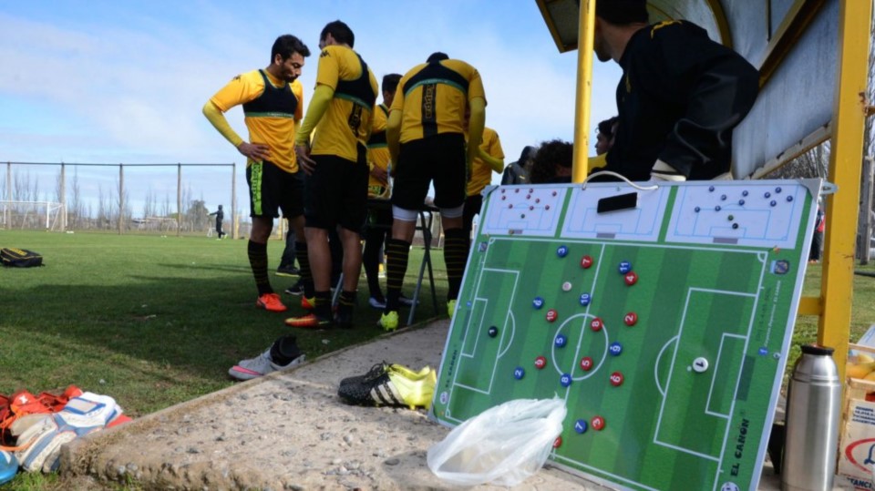 El partido comenzará a las 16 en el estadio Roberto Carminatti y será controlado por Mariano González.