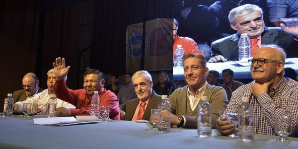 Saludos. El acto se llevó a cabo en Rawson con una masiva presencia de los trabajadores petroleros.