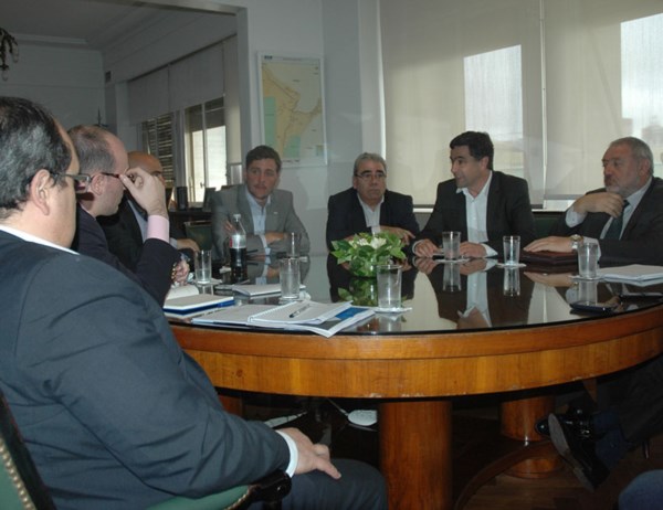Crisis. Funcionarios y gremialistas quieren que la firma sobreviva. 