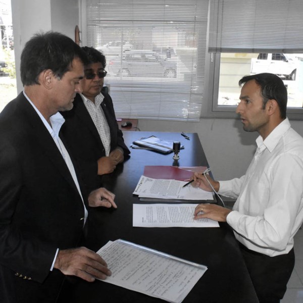 Presentación. El ministro aportó documentación clave en el tema. 