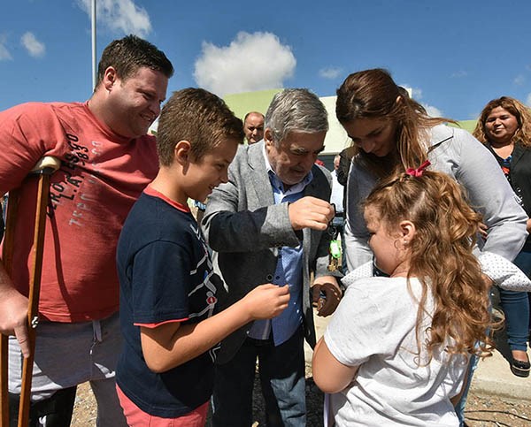 El gobernador cumplirá otro “domingo de viviendas” en Trelew.