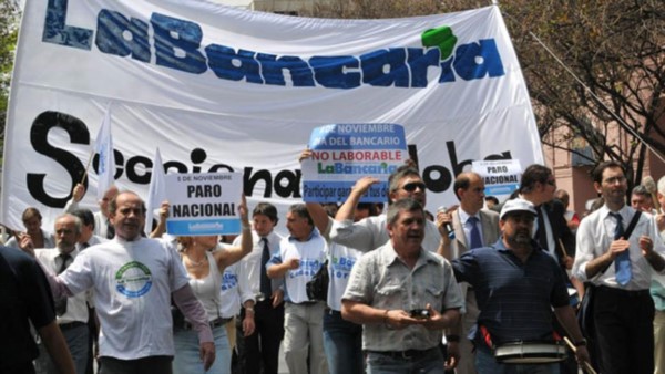 Mañana los bancarios no atenderán las últimas tres horas de trabajo.
