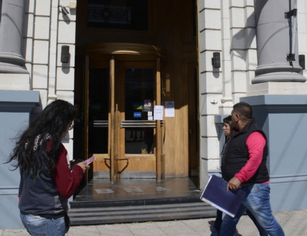 Problemas. Los vecinos, complicados con los paros bancarios.