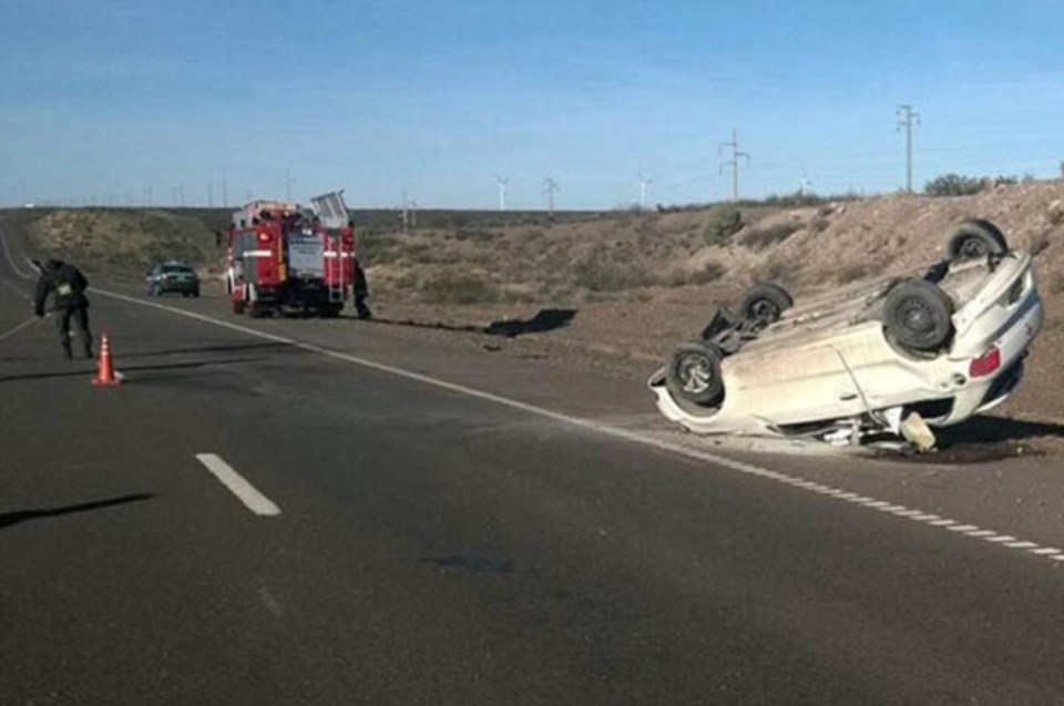 El fallecido fue encontrado a un lado del automóvil. Dio varios tumbos al momento del siniestro.