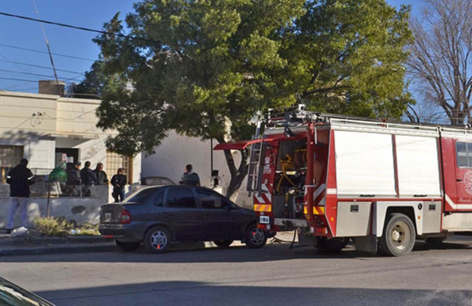 El incendio afectó una propiedad ubicada sobre la calle Belgrano al 670, entre Juan B. Justo y Alvear.