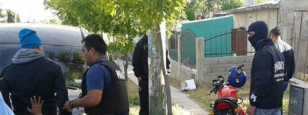 La moto estaba pintada de otro color y con una chapa patente trucha. La hallaron en el Tiro Federal.