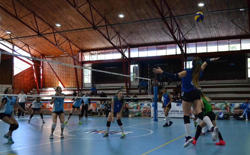 El vóley femenino de Chubut ganó todo lo que jugó hasta el momento y promete medalla.