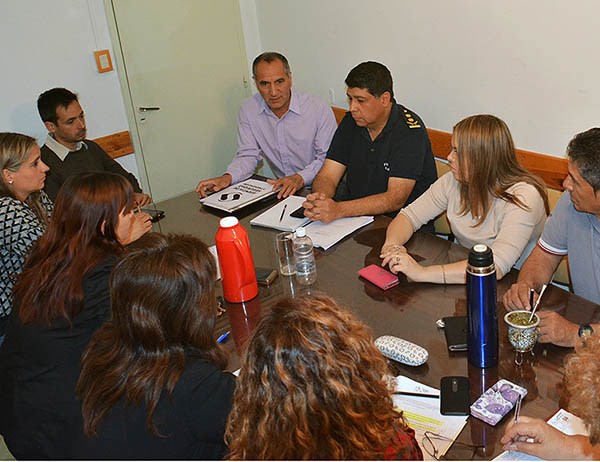 Debate. Policías, ediles y funcionarios discutieron la nueva idea. 