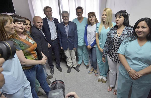 Sonrisas. Enfermeras y funcionarios ya disfrutan del nuevo espacio sanitario habilitado en Madryn. 