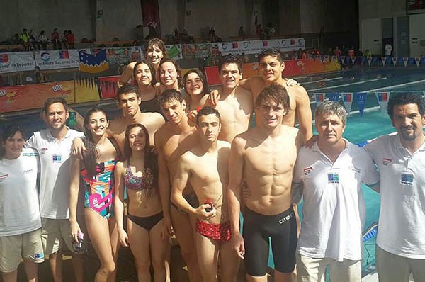 El equipo femenino y masculino de natación de Chubut arrasó con todo en los Juegos de la Araucanía.