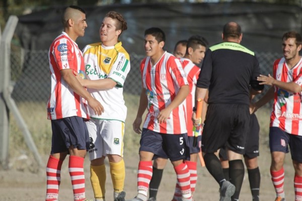 Con un partido más disputado, Racing quedó a uno de Germinal.