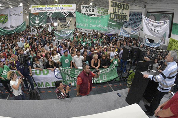 En el acto de Lago Puelo se juntó a una importante cantidad de jóvenes militantes de toda la provincia.