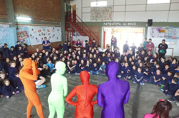 Más fruta y vegetales. Con juegos se informa a los chicos sobre una dieta saludable.
