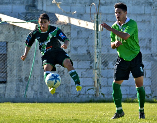 En vuelo. Germinal prepara un plan con dos delanteros de área para jugar el domingo en Bariloche.