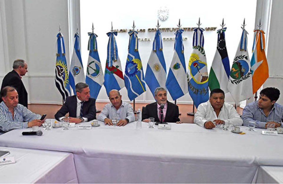 Encuentro petrolero. A partir de ayer se abrió una mesa de diálogo para llegar a un acuerdo con Nación.